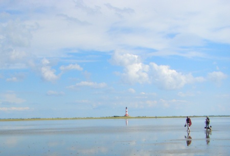 Westerhever Leuchtturm von der Sandbank gesehen